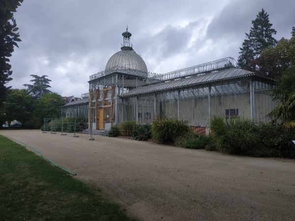 L'orangerie est en travaux, elle abritait l'année dernière une petite collection de plantes succulentes